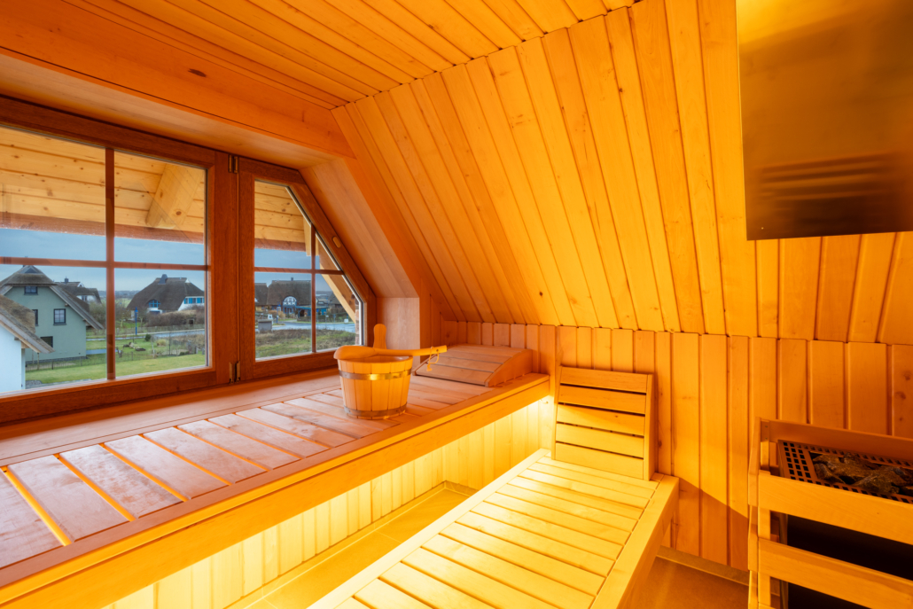 Große Sauna im Spitzboden - Reethaus Nordlicht