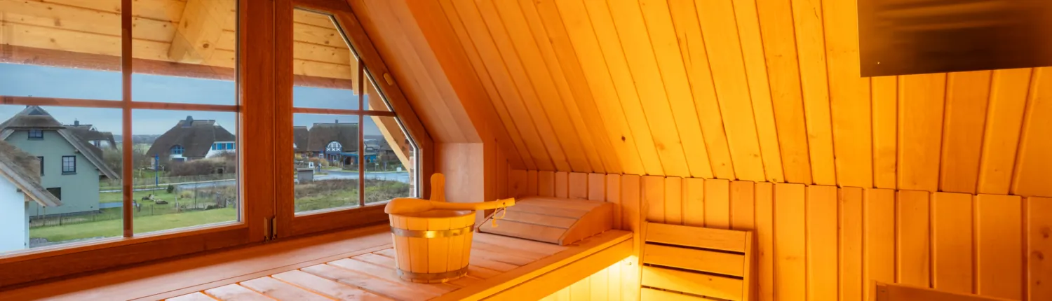 Große Sauna im Spitzboden - Reethaus Nordlicht